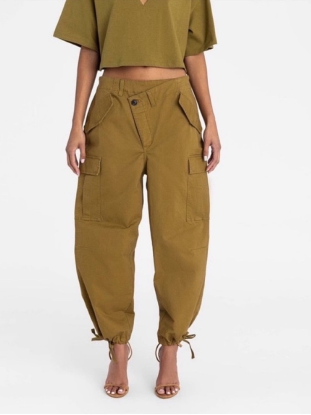 NWT KBB by KAHLANA Women's Mid-Rise Straight Leg 'The Cargo Jogger' - Tan S